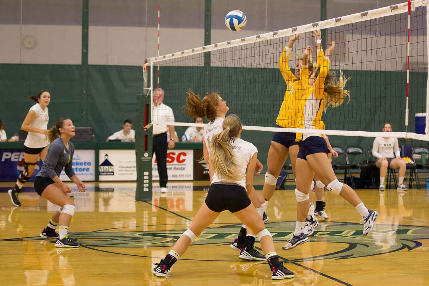 Vollyball players two on two